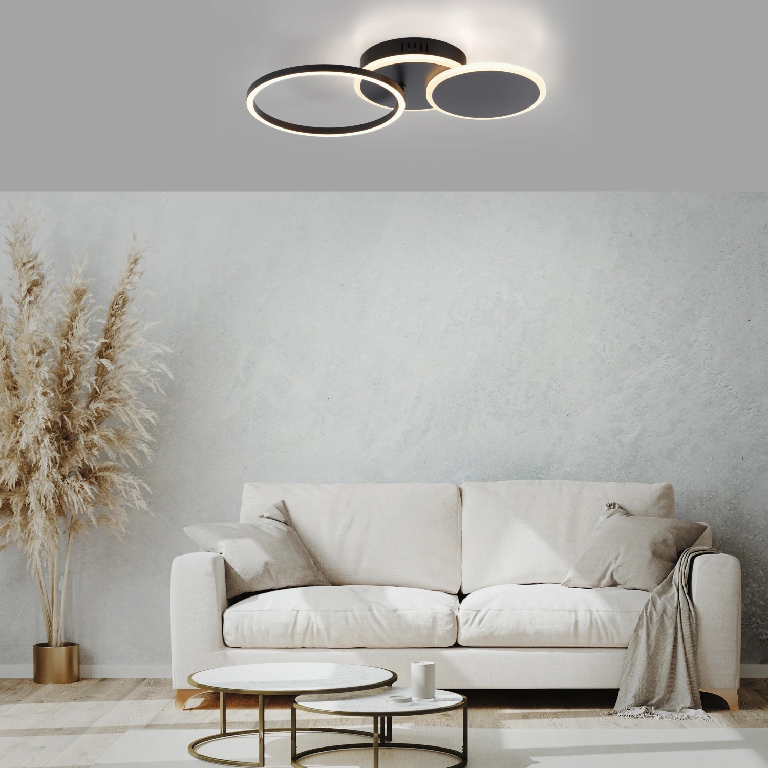 Moderne LED-Deckenleuchte Sevent von Just Light, schwarz, mit drei Ringen im Wohnzimmer.