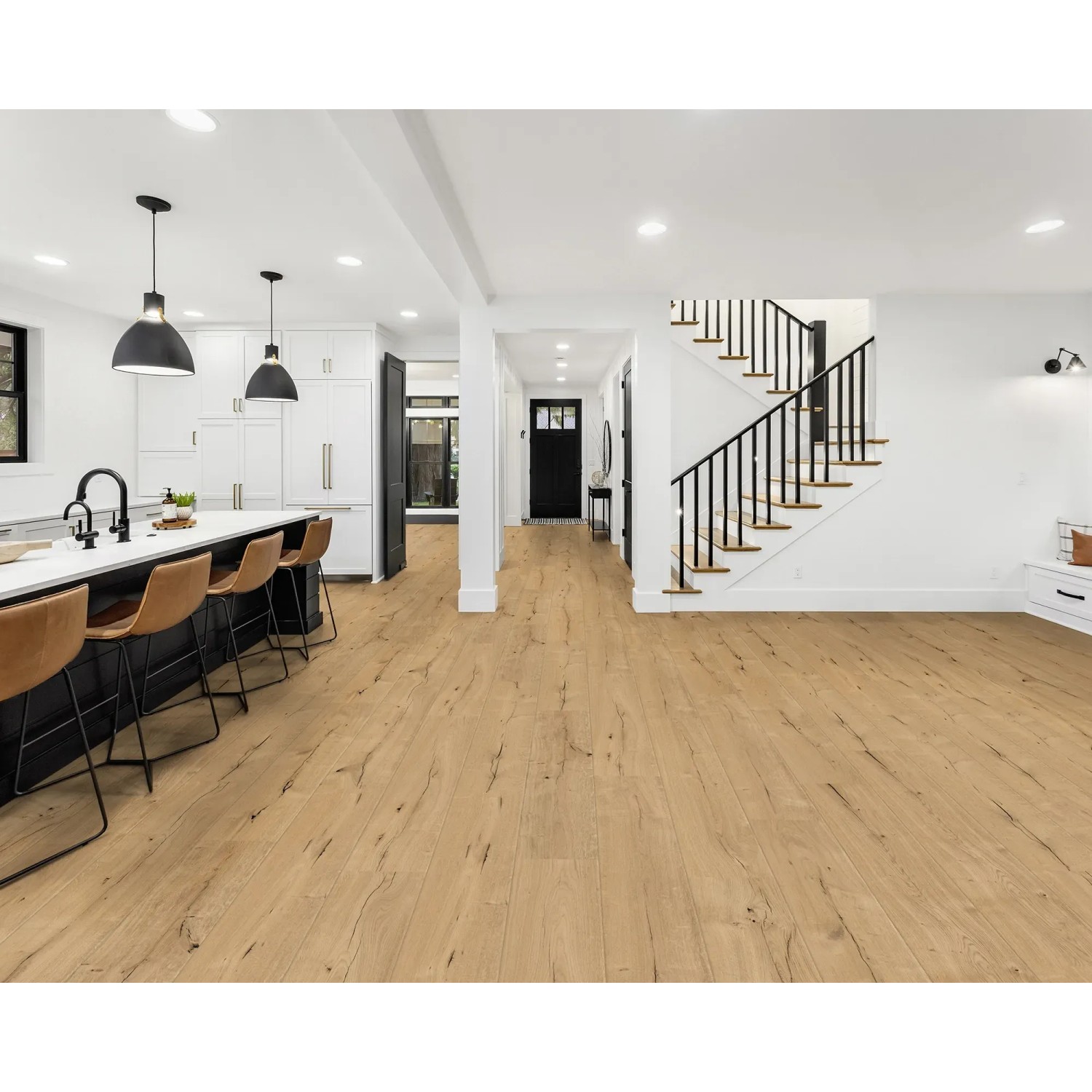 Heller Wohnraum mit Kaindl Masterfloor Life Laminat Eiche Bradford, wasserfest und natürlich.