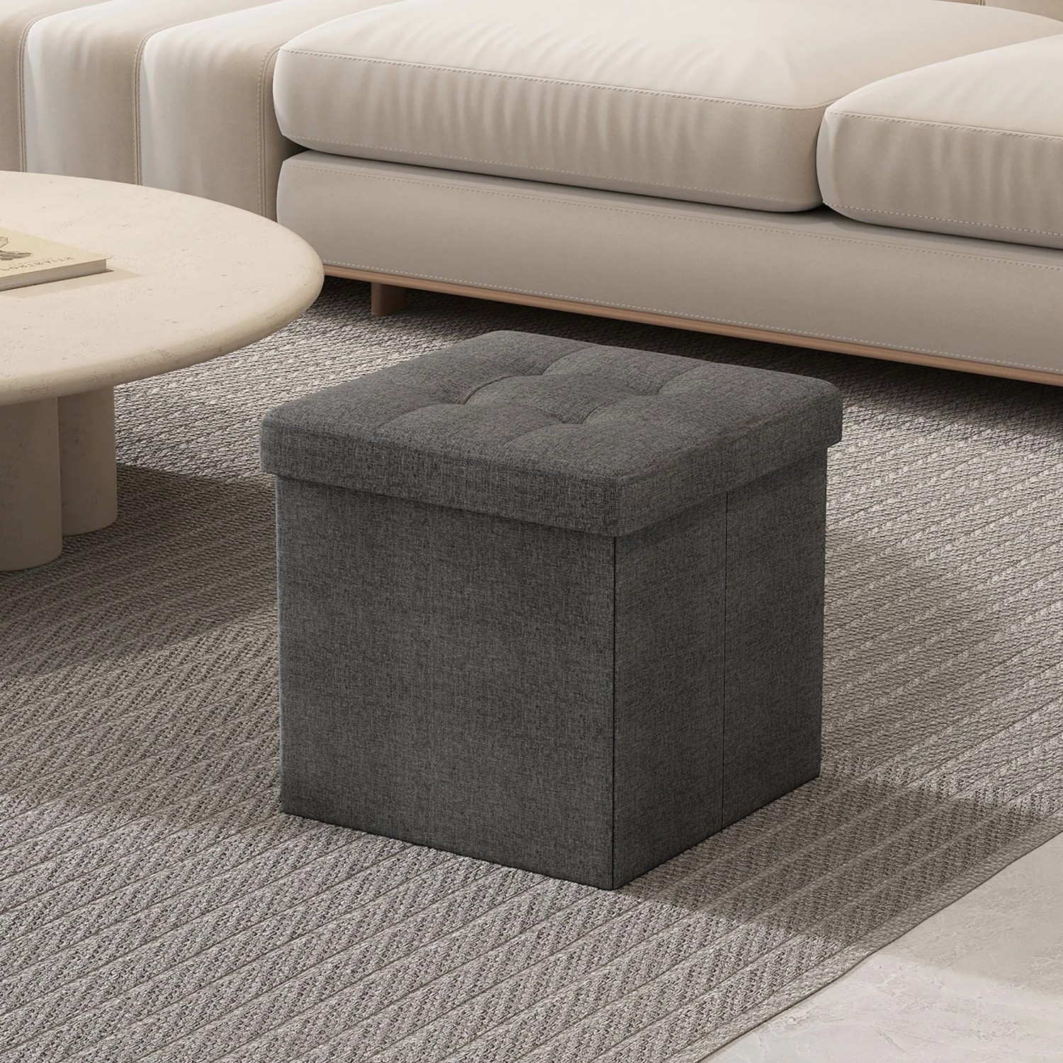 Grauer Songmics Sitzhocker Minota (30x30 cm) mit Stauraum im Wohnzimmer.