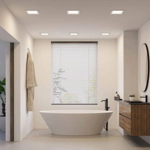 Modernes Badezimmer mit PRIOS LED Einbaustrahlern Helina in Alu, 1-flammig.