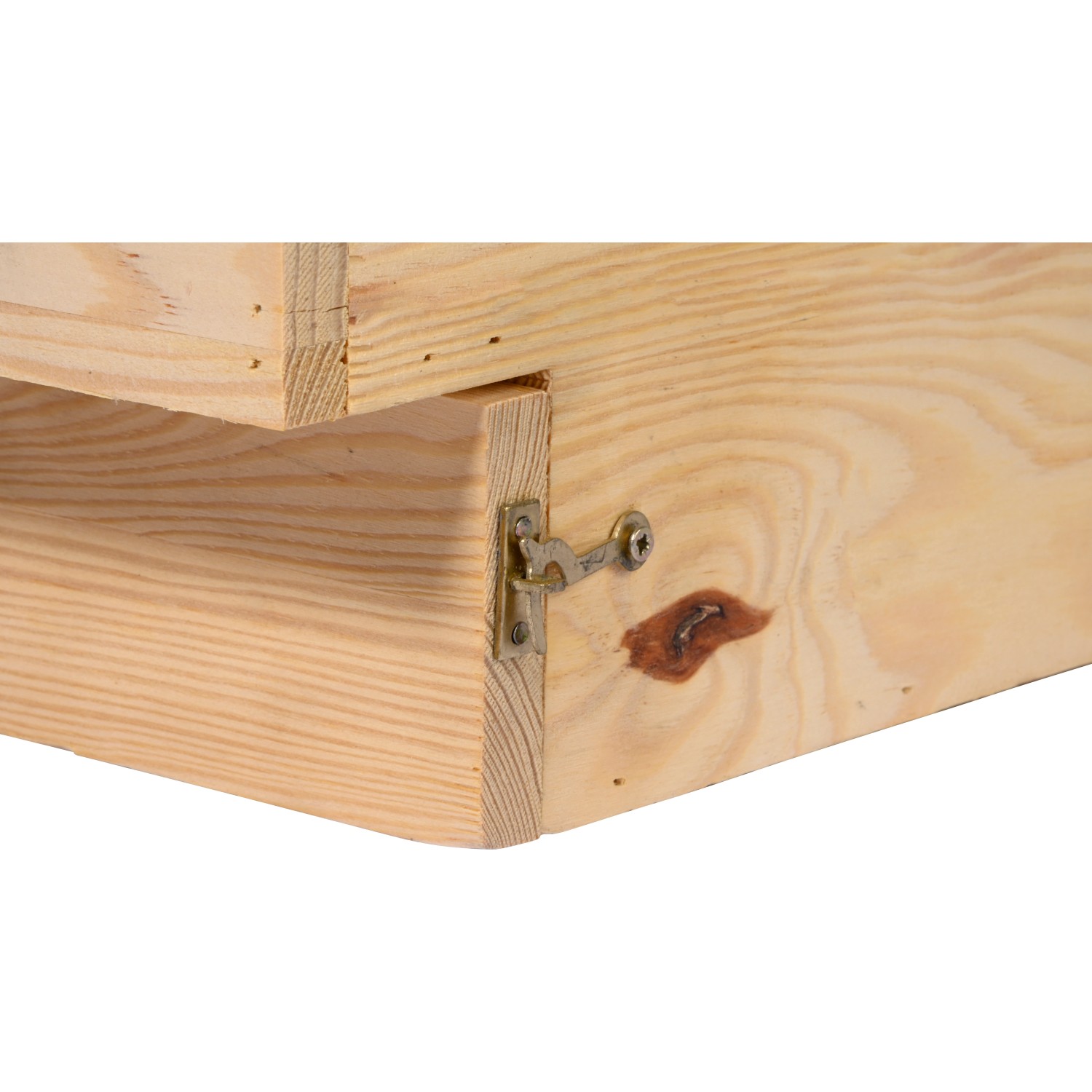 Detailansicht des Dobar Nistkasten für Höhlenbrüter aus Kiefernholz mit Verschluss.