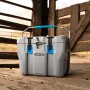 Graue Lifetime Kühlbox Campingbox (26,5 Liter) mit blauem Griff und schwarzen Verschlüssen.