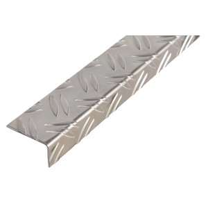 Silbernes, ungleichschenkliges Winkelprofil aus Aluminium mit Riffelblechmuster.