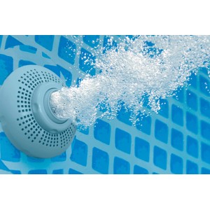 Intex Wasserbelebungs-Düse im Pool, sorgt für klare Zirkulation und Filtration.