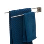 Tiger Handtuchhalter Onu, 2-armig, Edelstahl gebürstet mit blauen Handtüchern.