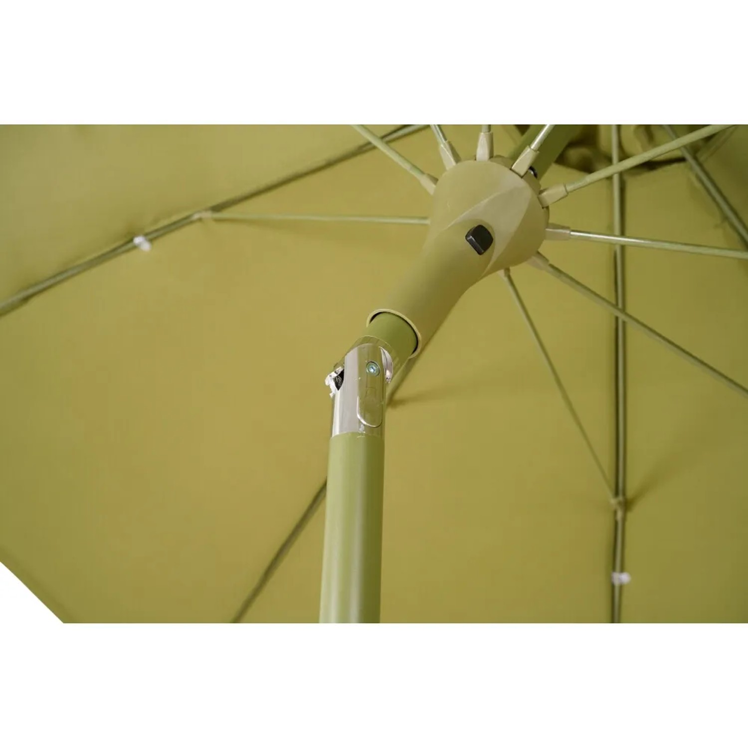 Detailaufnahme: Olivgrüner Siena Garden Marktschirm Ø 270 cm mit Schieber.