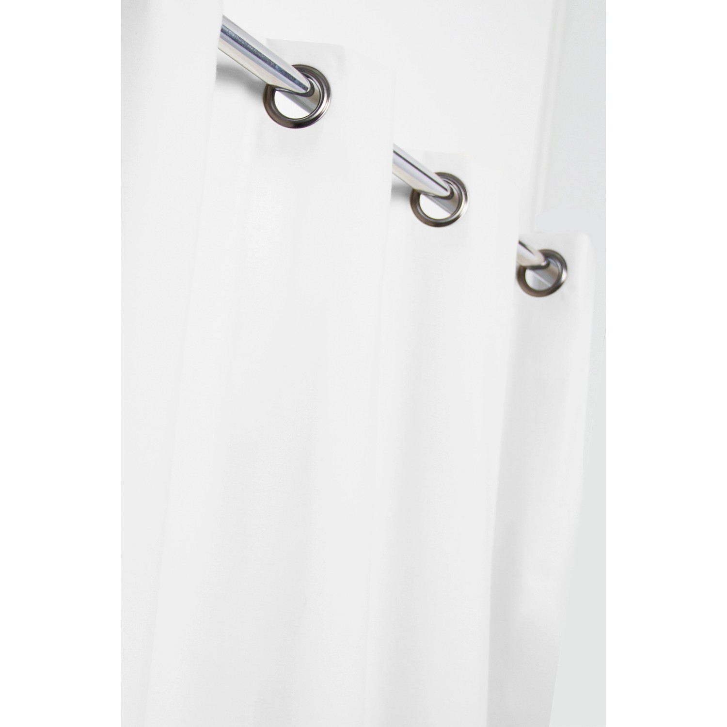 Weißer Moondream Verdunklungsvorhang (250x135 cm) mit Metallösen für Gardinenstange.