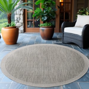 Grauer, runder Ayyildiz Outdoor-Teppich Giza (120x120 cm) in Sisal-Optik für Balkon und Terrasse.