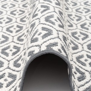 Grau-weißer Snapstyle In- und Outdoor Teppich Cape Cod, 200x250 cm, gerollt.