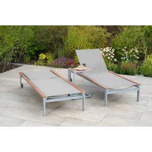 Merxx Naxos Liegenset, 3-teilig: 2 graue Liegen mit Beistelltisch aus Akazienholz für den Garten.