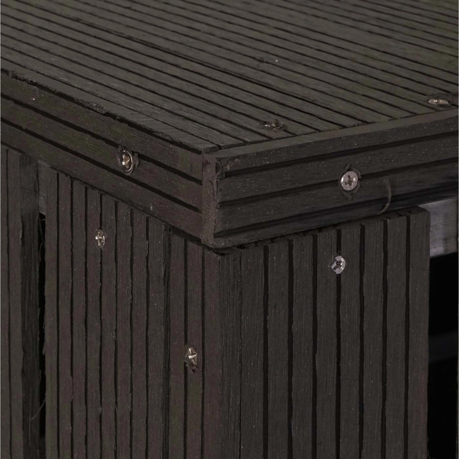 Detailaufnahme: Anthrazitfarbene MCW Mülltonnenbox Erweiterung J28, WPC-Material mit Schrauben.