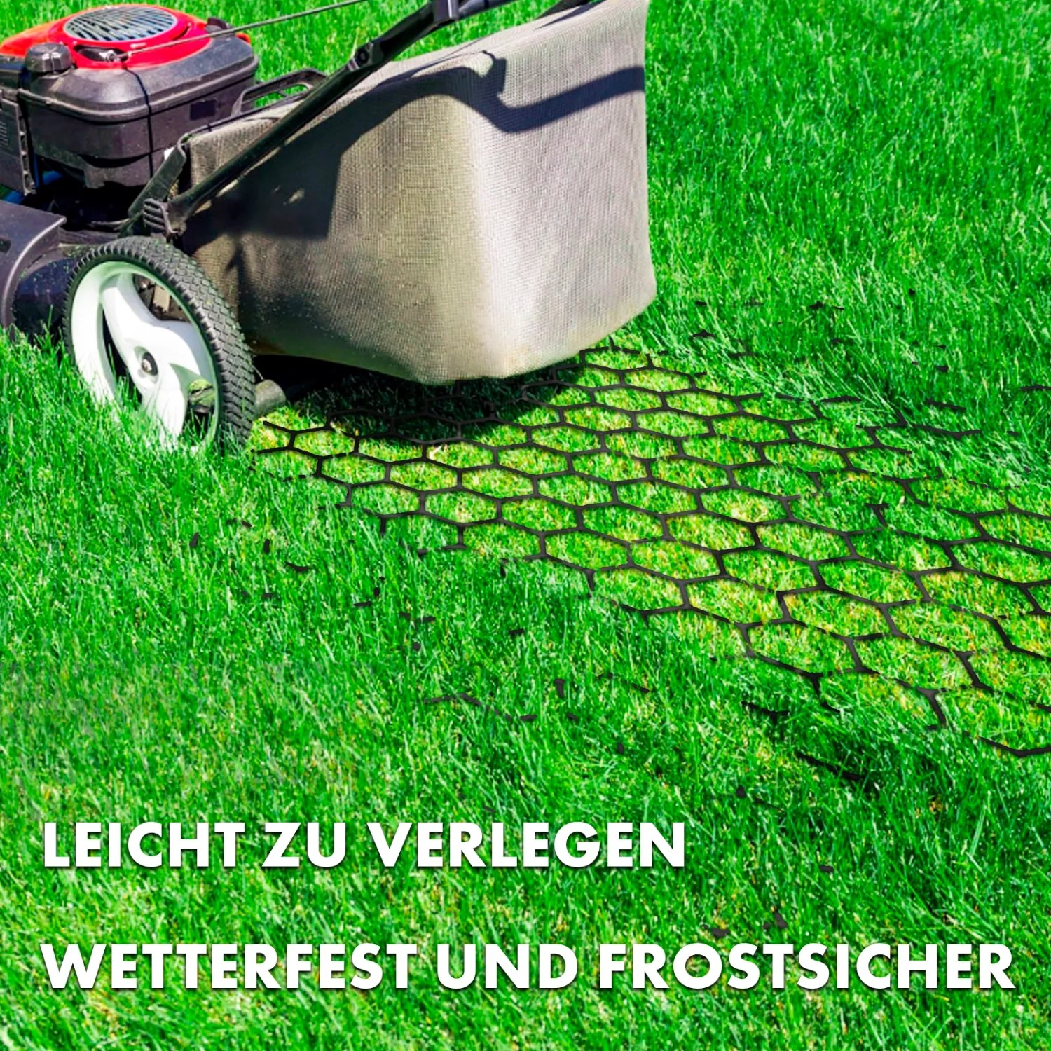 Schwarzes KARAT Rasengitter aus Kunststoff unter Rasen mit Rasenmäher im Hintergrund.