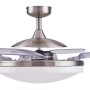 BEACON Deckenventilator Fanaway EVO 2 mit Chrom-Gehäuse, transparenten Flügeln und Milchglasleuchte.