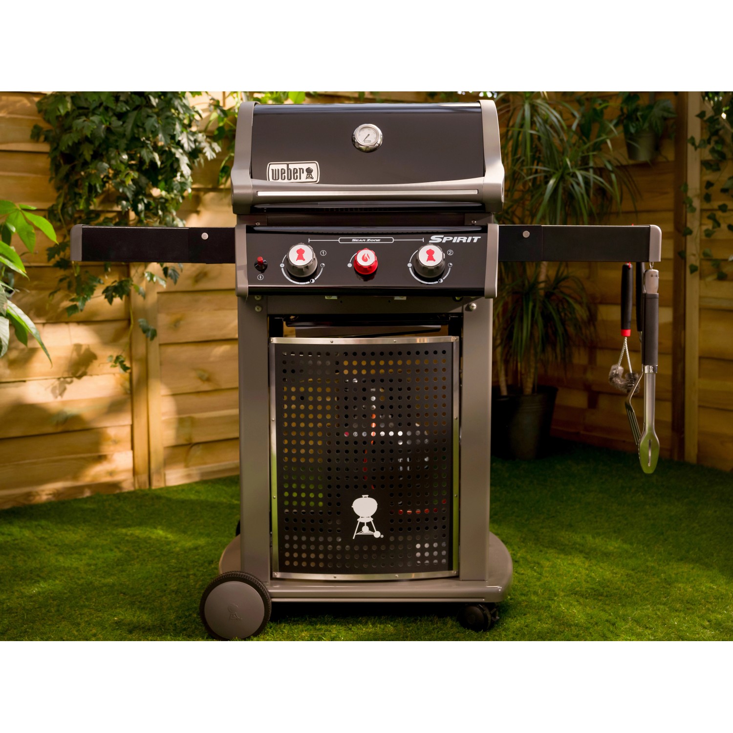 Weber Gasgrill Spirit E-220S Classic mit 2 Brennern und Sear Zone. Kompakter Grillwagen für Terrasse und Balkon.