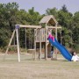 Axi Spielturm Moos mit Doppelschaukel, Rutsche blau, Kletterwand und Strickleiter im Garten.