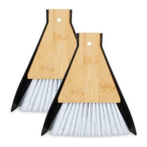 Zwei Tischkehrsets von Relaxdays, Bambus und Kunststoff, schwarz und naturfarben.