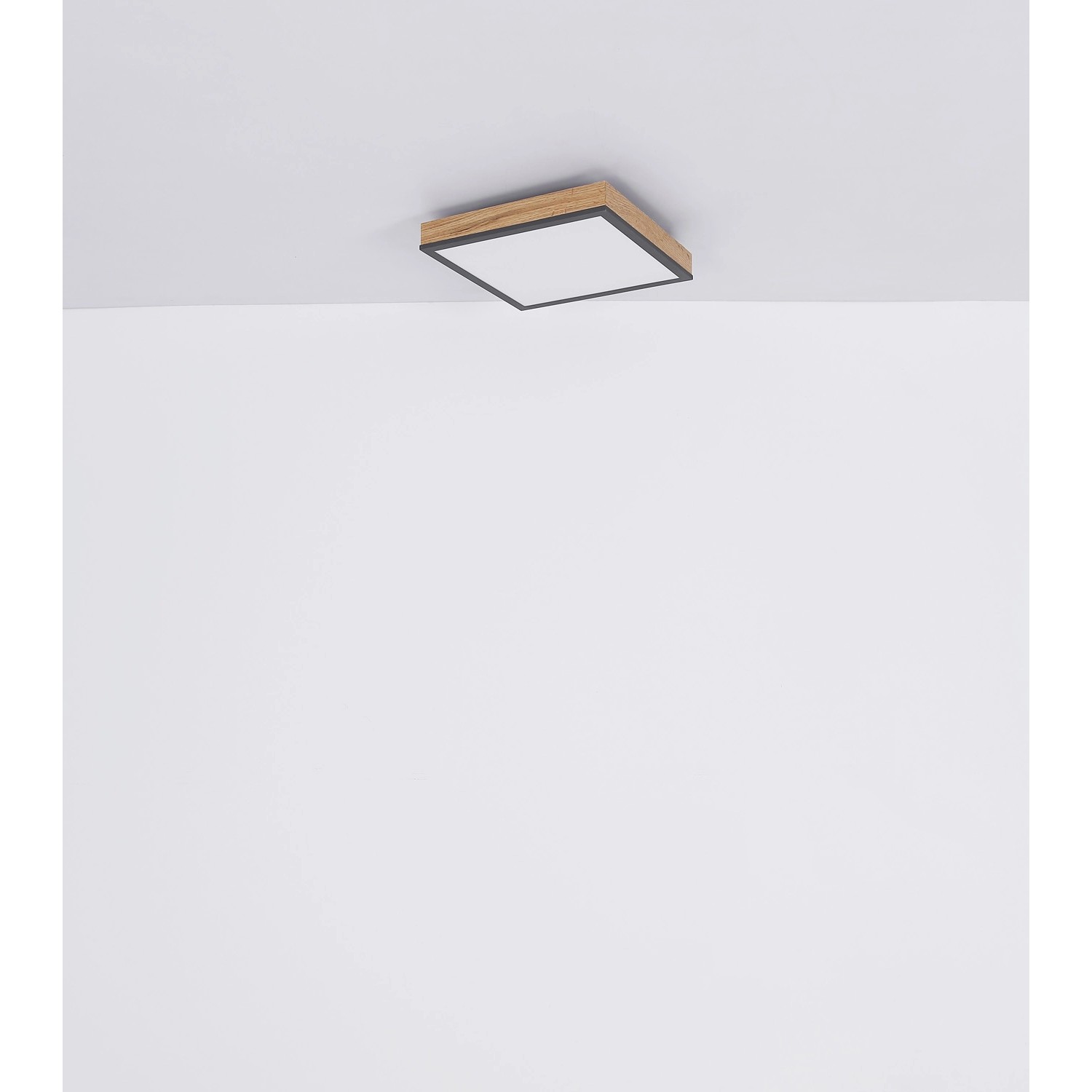 Quadratische LED-Deckenleuchte Doro in Holzfarben/Graphit, 45x45 cm.