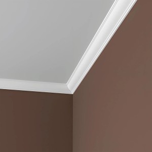 Flexible, weiße PROFHOME Eckleiste/Deckenleiste (2 m) im Raumwinkel.