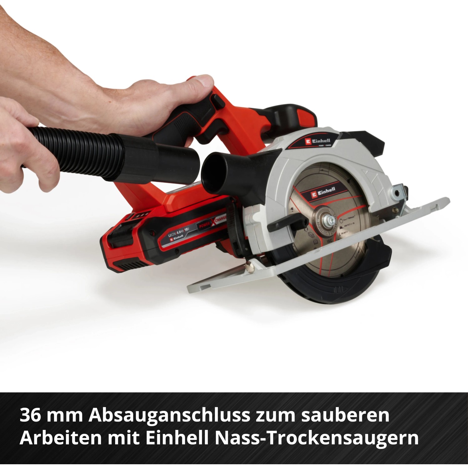 Einhell Akku-Handkreissäge TE-CS 18/150 Li Solo mit Staubsaugeranschluss in Verwendung.