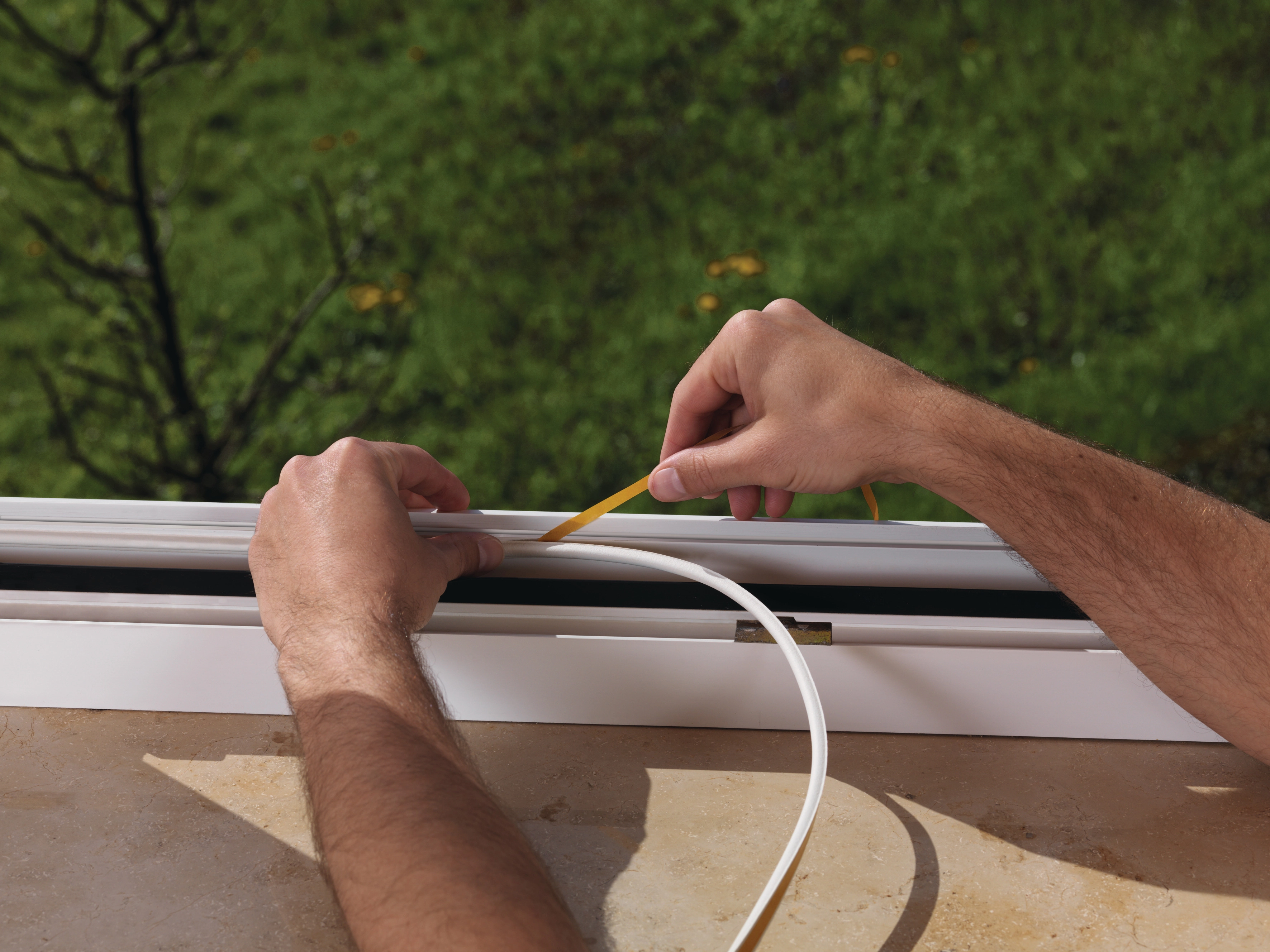 Fensterdichtung Gummidichtung selbstklebend braun D-Profil --  Fensterdichtungen