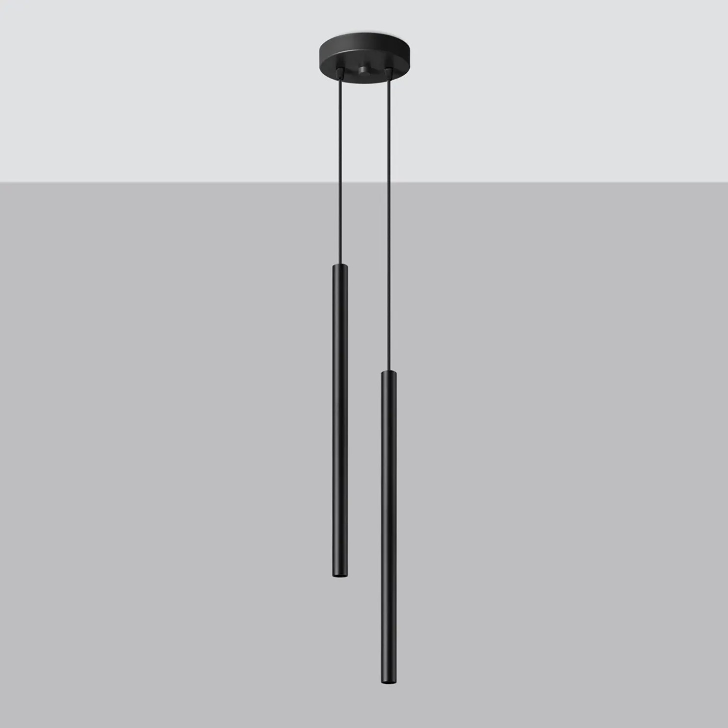 Schwarze Sollux Pastelo 2 Pendelleuchte mit zwei zylindrischen Lampen.
