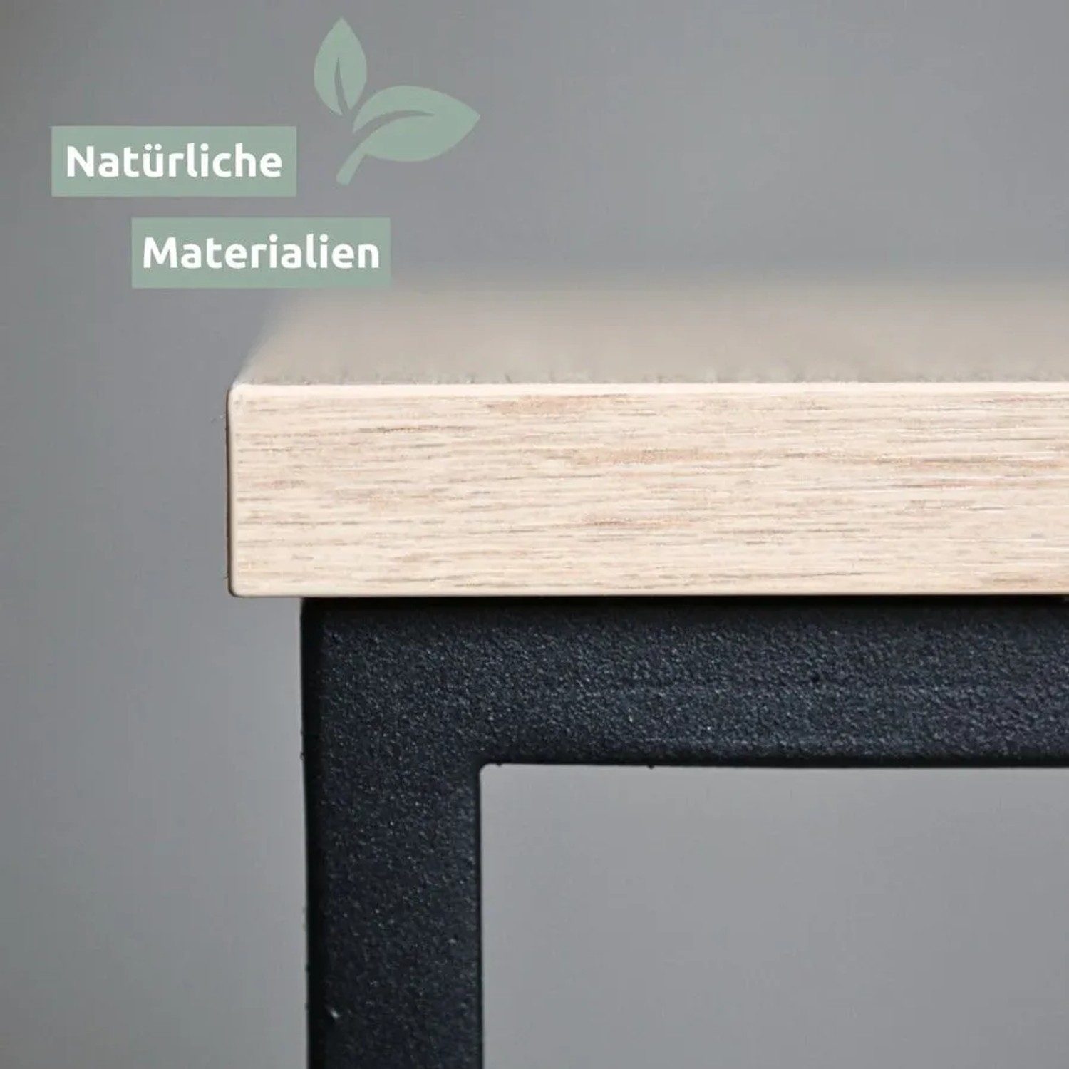 Detailaufnahme: Holz4home Blumenständer Sonoma Eiche mit schwarzem Metallgestell.