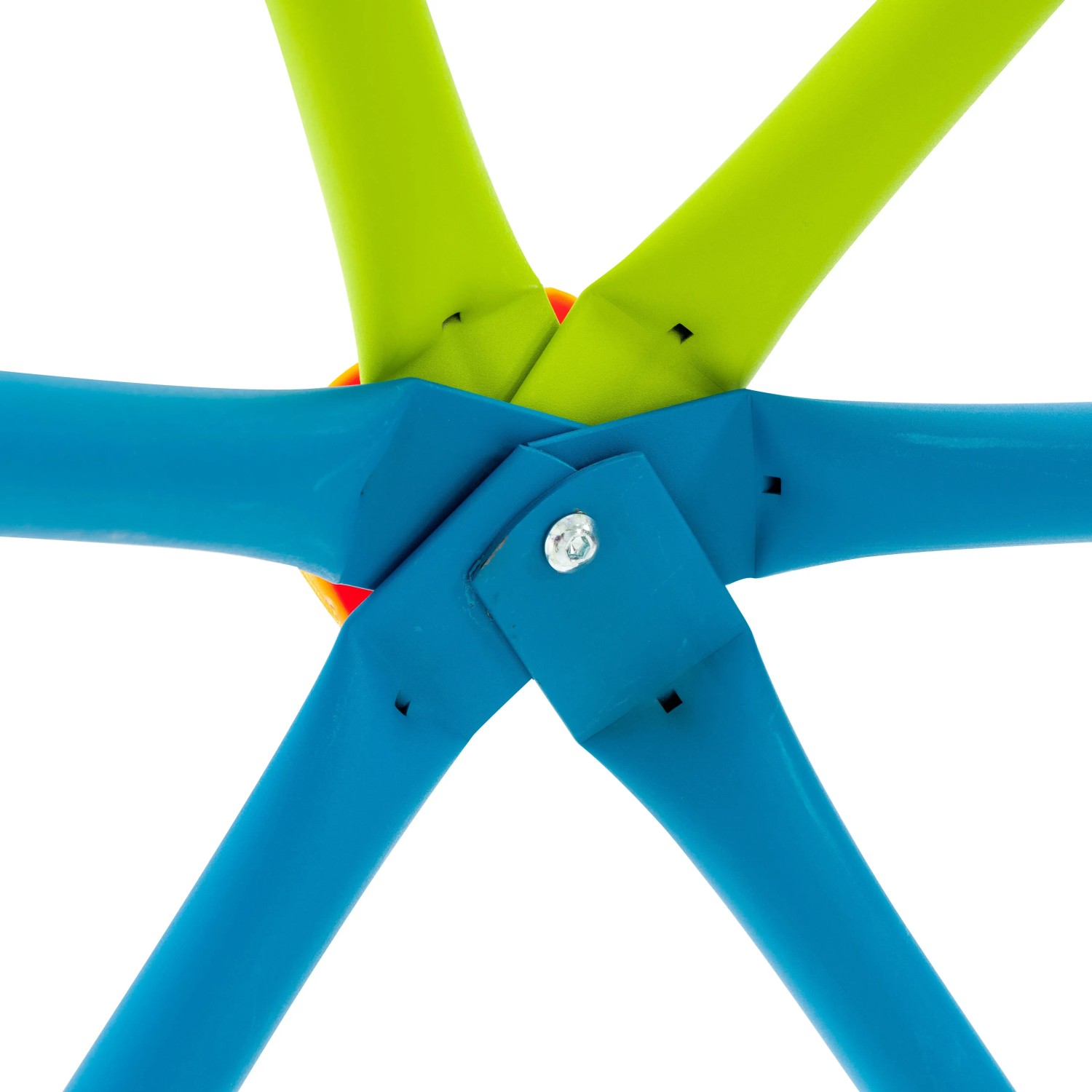Detailaufnahme: Blau-limesfarbenes Lifetime Klettergerüst Geodome, Verbindungselemente.