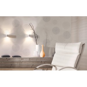 Cremefarbene Vliestapete Floral mit floralem Muster im Wohnraum.