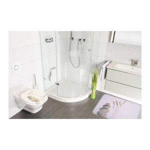 Sanilo Badteppich Balance 70x110 cm im Badezimmer mit Dusche und Waschbecken.