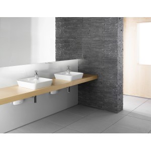 Clage Kleindurchlauferhitzer MBH3 unter Waschbecken montiert. Warmwasserbereitung im Bad.