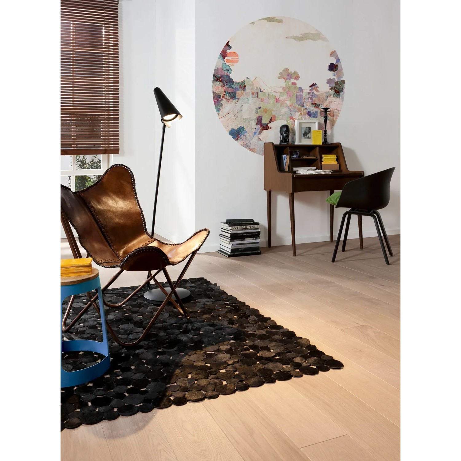 Raumansicht mit Komar Vliesfototapete Dot Impression (Ø 125cm) als Wanddeko.