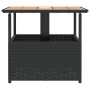 Schwarzer vidaXL Gartentisch mit Schirmloch, 55x55 cm, aus Poly Rattan und Akazienholz.