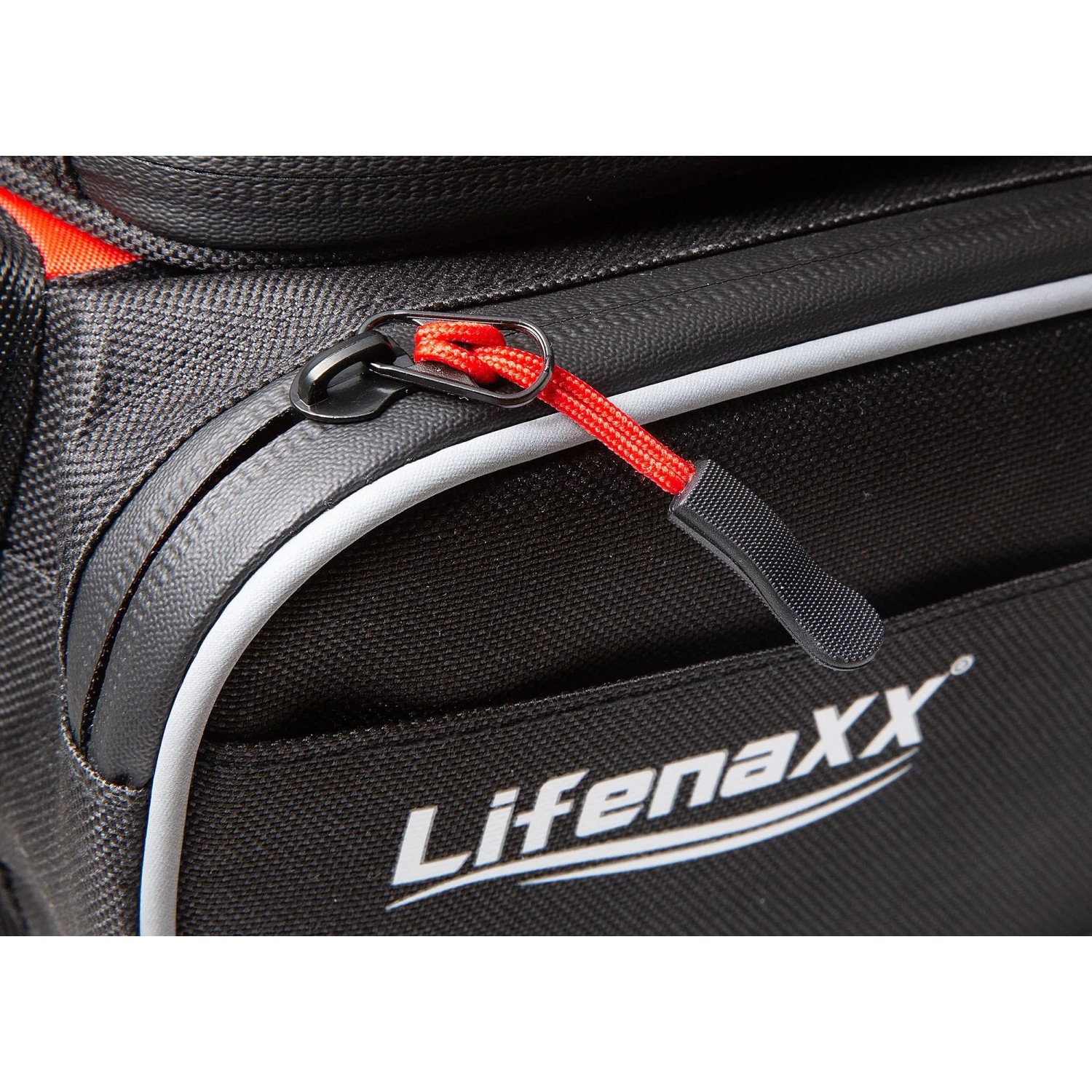 Detailaufnahme: Schwarze Lifenaxx Fahrradtasche LX-029 mit rotem Reißverschluss und weißem Logo.