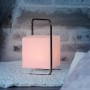 Just Light LED-Tischleuchte Keno, schwarz, 29cm hoch. Kubusförmiger Lampenschirm mit Tragegriff leuchtet rosa.