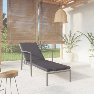 Graue Furnicato Sonnenliege mit verstellbarer Rückenlehne, dunklen Polstern. Robustes Stahlgestell, Poly-Rattan für Garten.