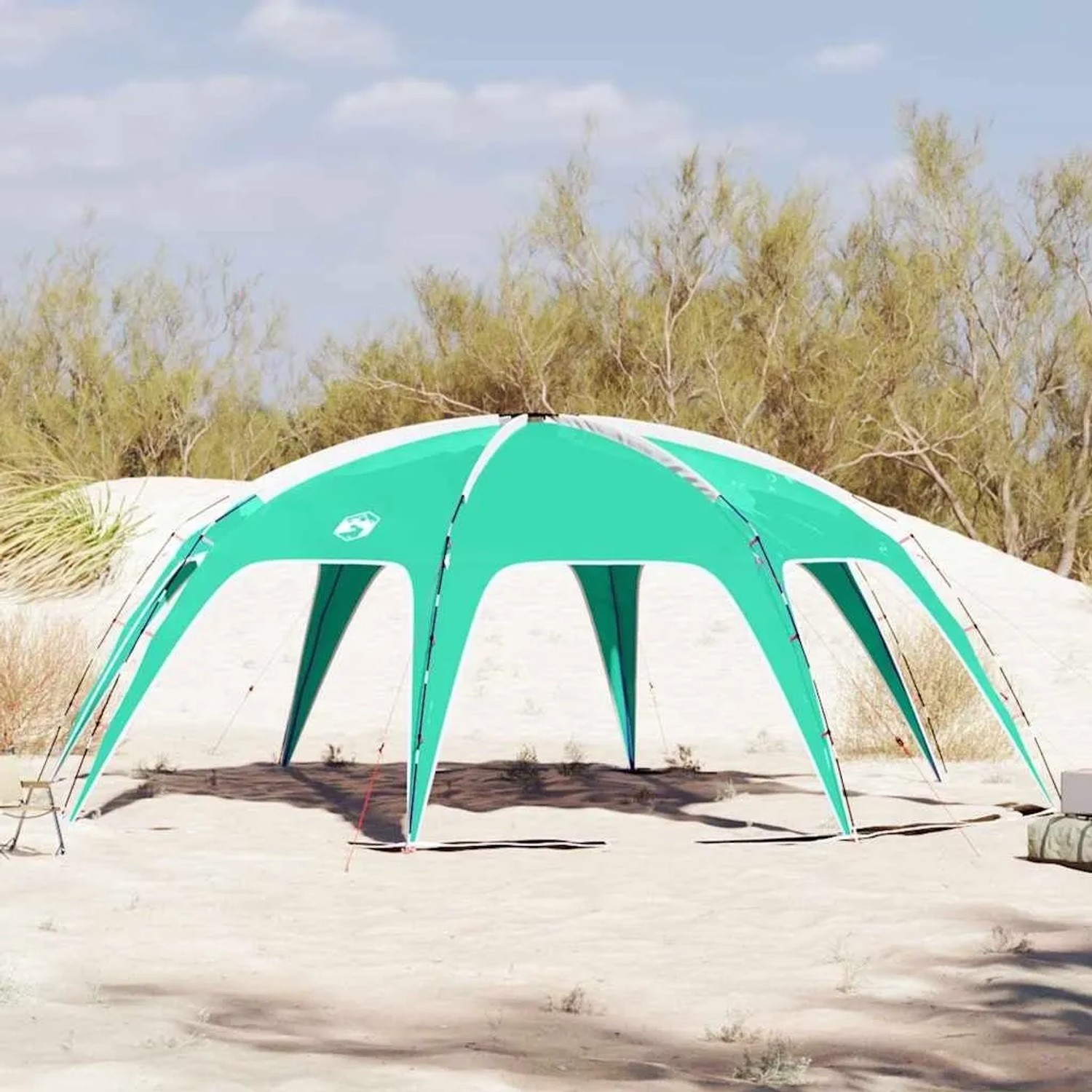 Seegrünes, wasserdichtes Partyzelt von vidaXL. Pavillon mit Fiberglasstangen auf Sandigem Untergrund.