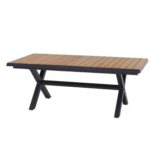 Rechteckiger, ausziehbarer Siena Garden Gartentisch Sincro aus Teakholz mit schwarzem Aluminiumgestell.