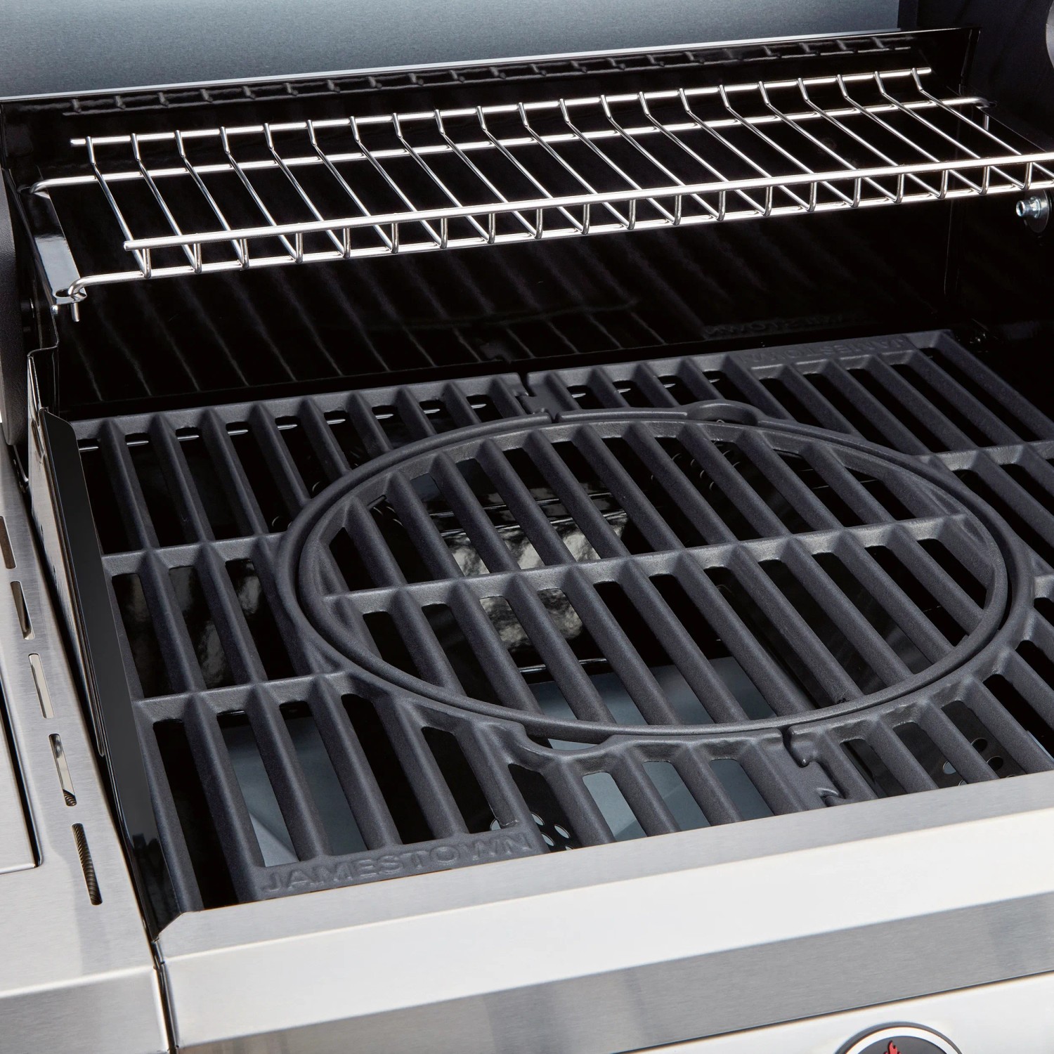 Detailaufnahme: Jamestown Gasgrill Knox mit Gussrost und Warmhalterost. Modular erweiterbar.