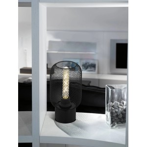 Schwarze Eglo Tischleuchte Wrington mit Streckgitter-Schirm und E27 Fassung.