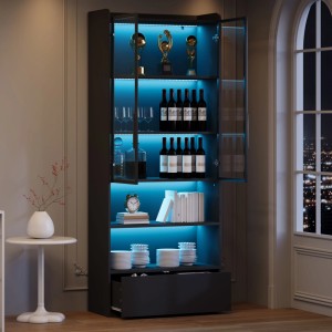 Schwarze Merax Vitrine mit Glastüren, blauer LED-Beleuchtung und offener Schublade. Vielseitiger Hochschrank.