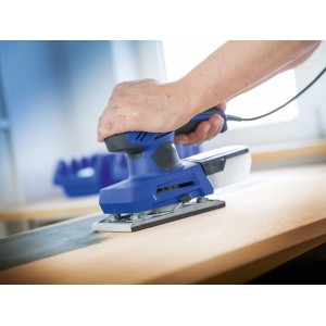 LUX Schleifstreifen Comfort K60, 115x280mm, gelocht, im Einsatz mit Schwingschleifer.