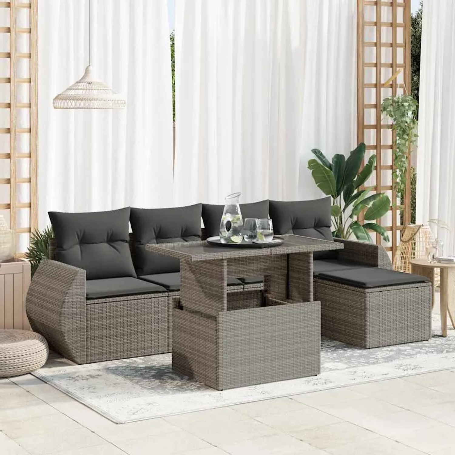 Graue 6-tlg. vidaXL Garten-Sofagarnitur aus Rattan mit Tisch, Hockern und dunklen Kissen.