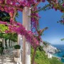 Komar Fototapete Amalfi mit Blick auf Küste, Meer und Bougainvillea.