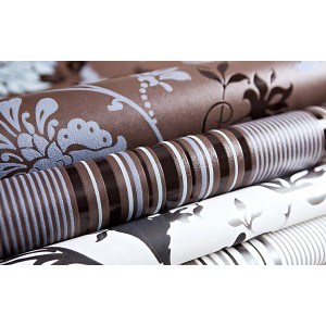 EDEM florale Tapete in Schwarz, Weiß und Silber. Muster: Blumen, Retro. Für Wohnbereiche.