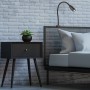 Schwarze LED-Wandlampe Fischer & Honsel Sten, flexibel am Bett montiert.