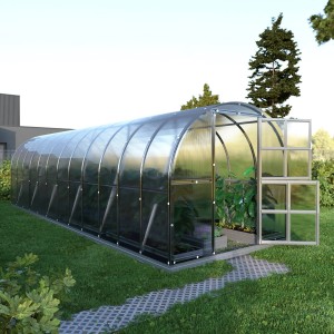 Großes Klasika Greenhouses Bogen Gewächshaus 24m² mit Polycarbonatabdeckung im Garten.