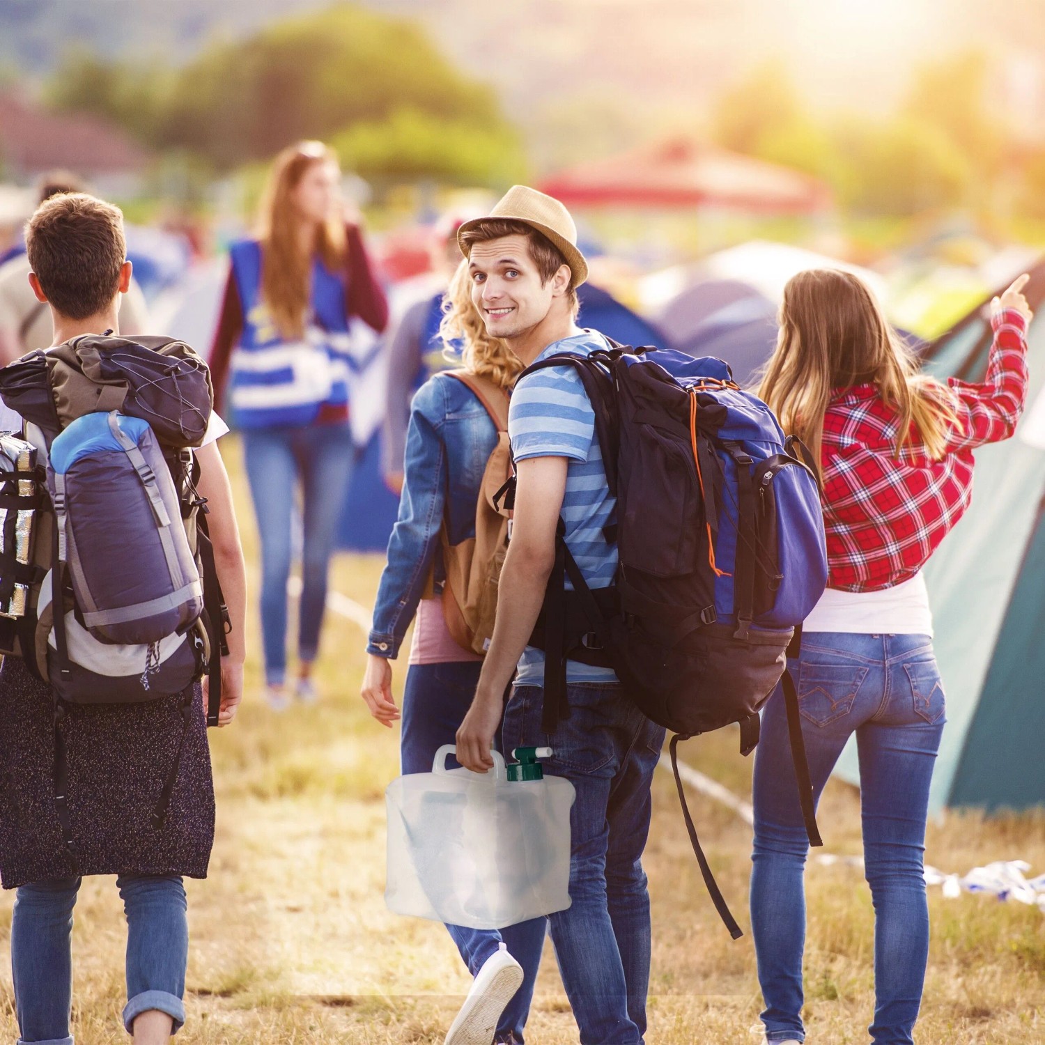 Camping: Transparentes 20L Faltkanister 4er Set mit Hahn, ideal für Festivals und Outdoor-Aktivitäten.