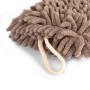 Brauner, flauschiger Mikrofaser-Autowaschhandschuh mit Schlaufe. Weiche Chenille-Struktur für die Autopflege.