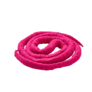 Pinkes Hunter Katzenspielzeug Snaky aus Wollfilz, aufgerollt.