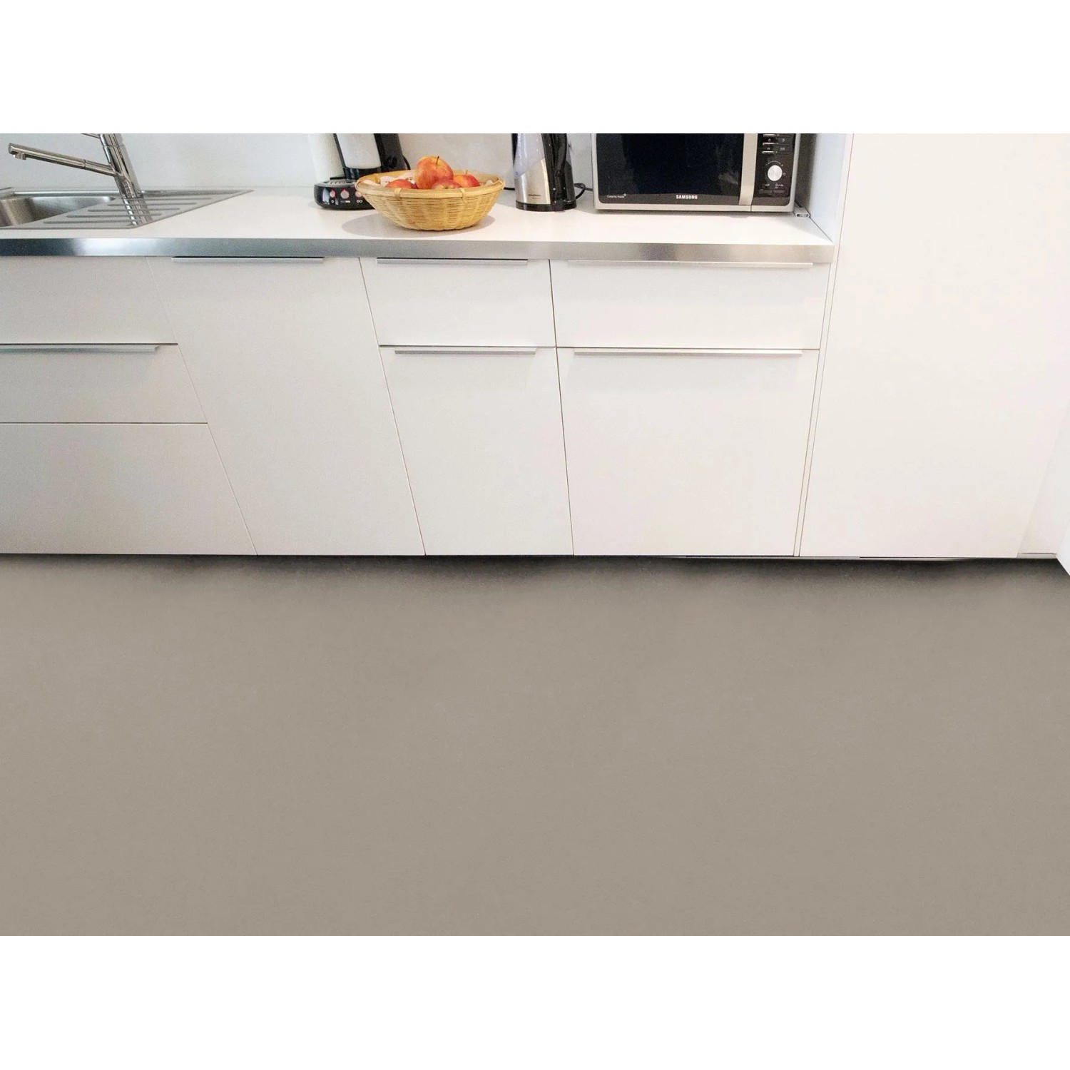 Grauer Primaflor PVC Expotop Bodenbelag in einer Küche, unifarben, strapazierfähig.